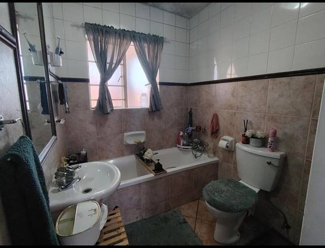 2 BEDROOM PROPERTY TO RENT IN DIE HOEWES